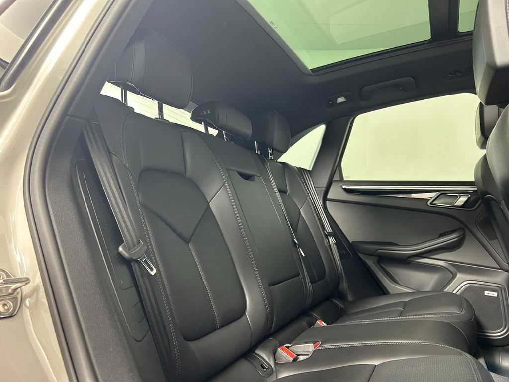 Certified 2019 Porsche Macan AWD/4WD image 26