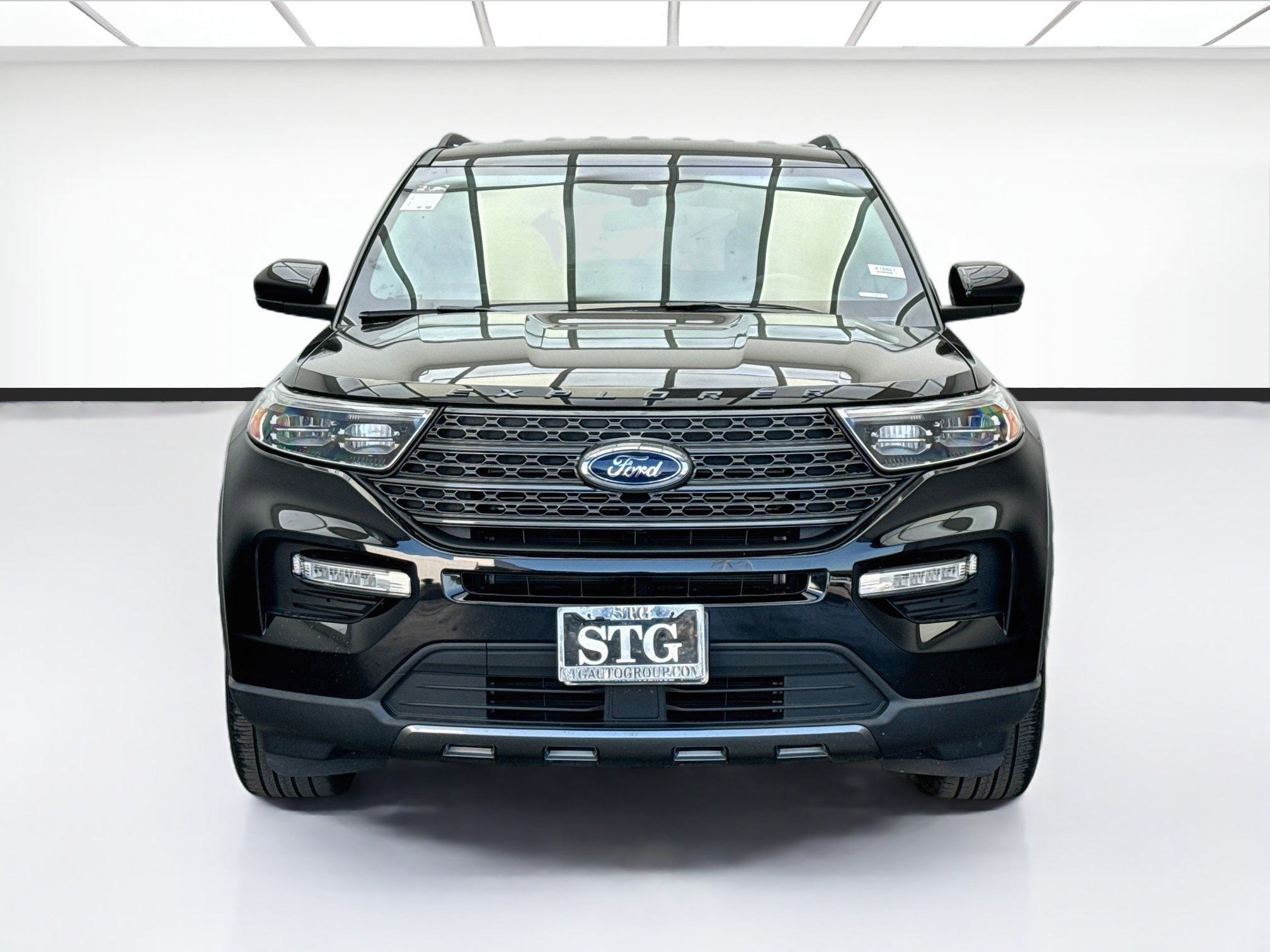 Used 2022 Ford Explorer XLT w/ Equipment Group 202A RWD image 2