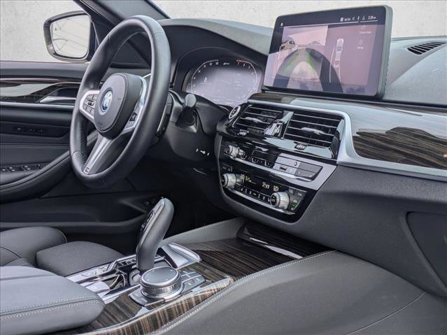 Used 2023 BMW 530e w/ M Sport Package image 23