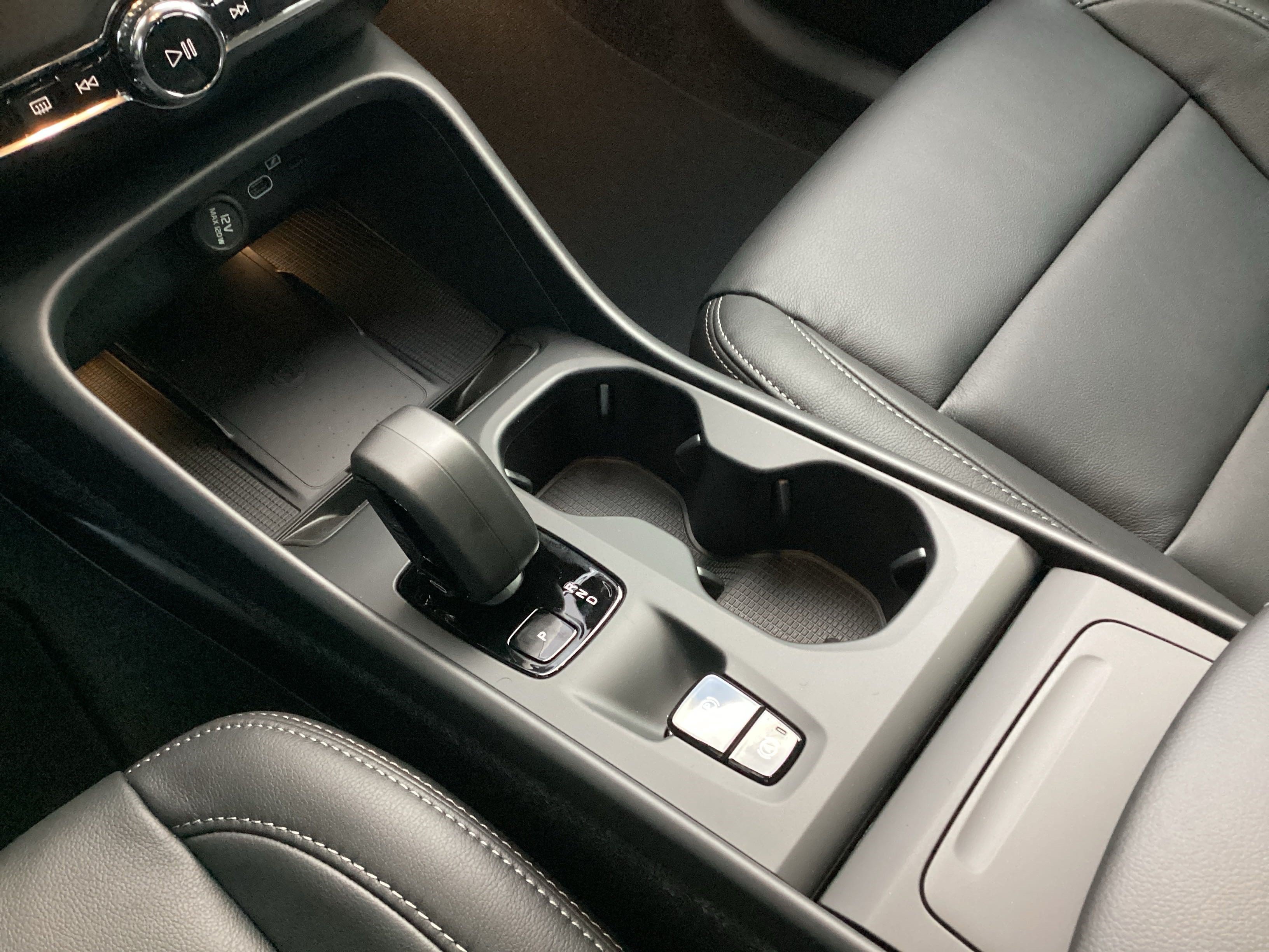 New 2026 Volvo XC40 B4 Core FWD image 29