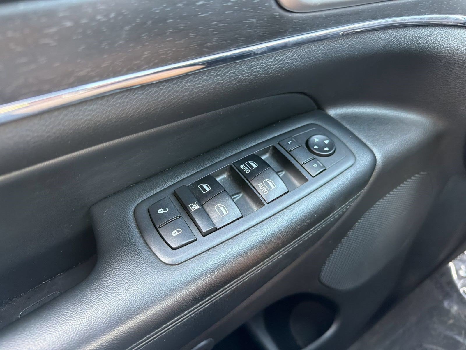 Used 2018 Jeep Grand Cherokee Limited AWD/4WD image 12