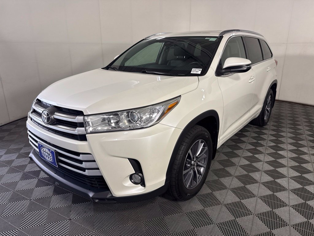 Used 2017 Toyota Highlander XLE AWD/4WD image 5