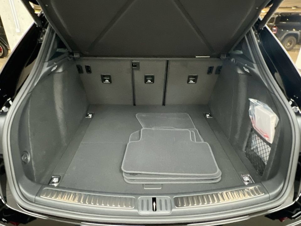 New 2026 Porsche Macan Turbo AWD/4WD image 27