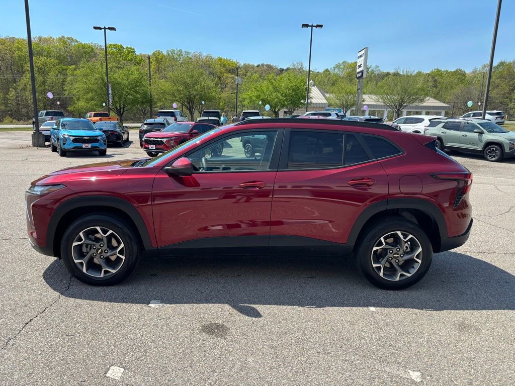 Used 2025 Chevrolet Trax LT image 3