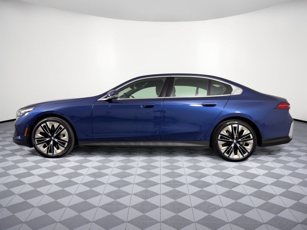 Used 2026 BMW 530i RWD image 2
