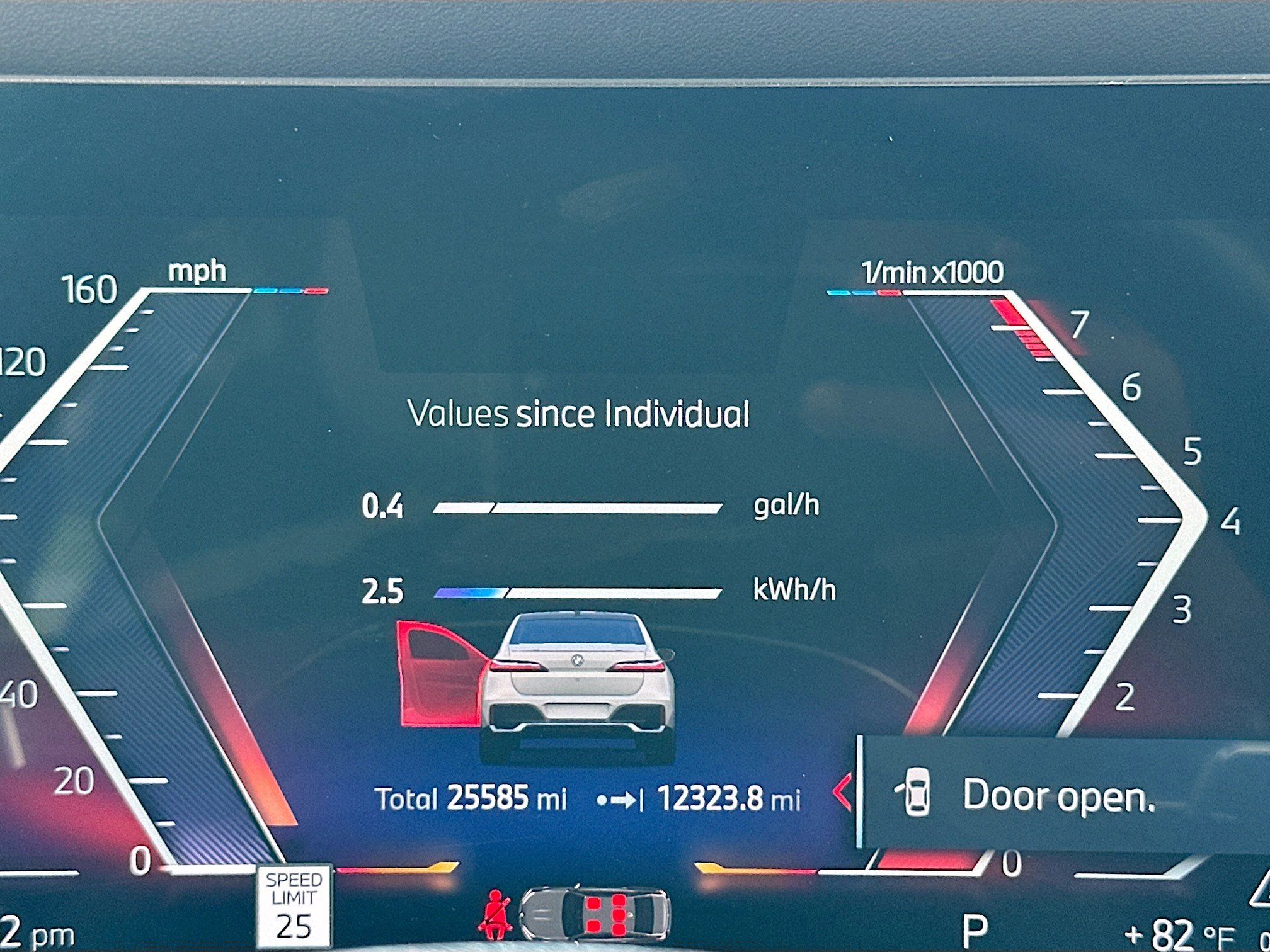 Used 2024 BMW 750e xDrive AWD/4WD image 12