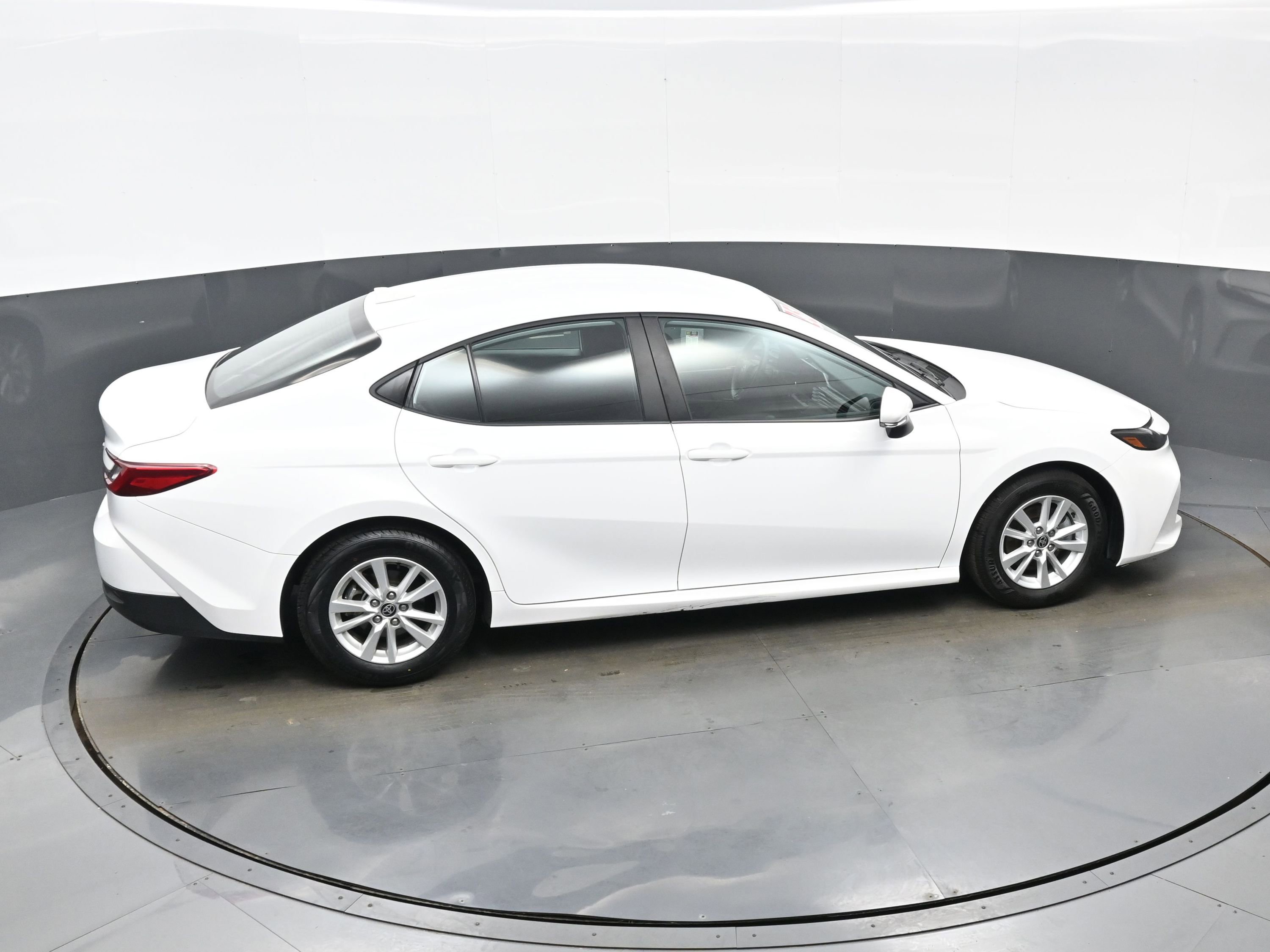 Used 2025 Toyota Camry LE image 40