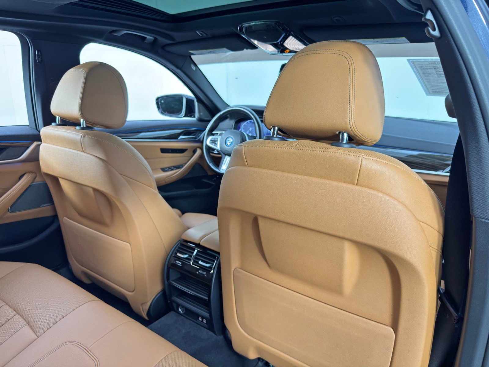 Used 2022 BMW 530e w/ Premium Package RWD image 38