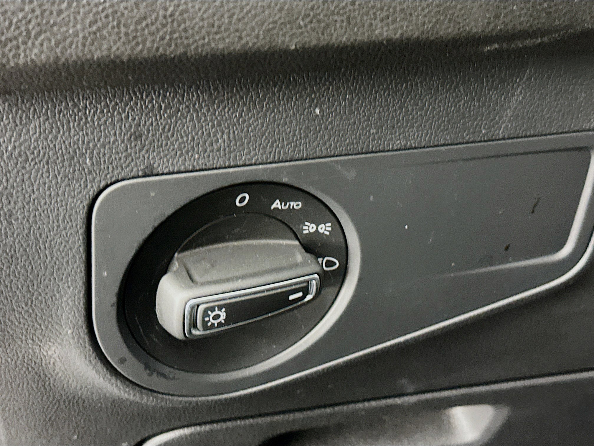 Used 2024 Volkswagen Tiguan SE R-Line image 17