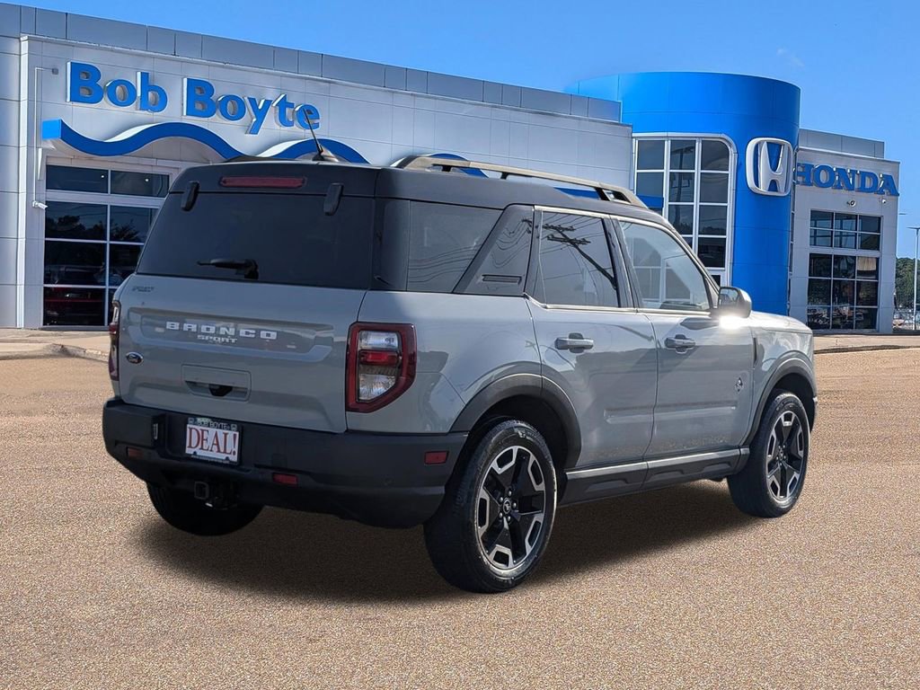 Used 2022 Ford Bronco Sport Outer Banks w/ Tech Package AWD/4WD image 3