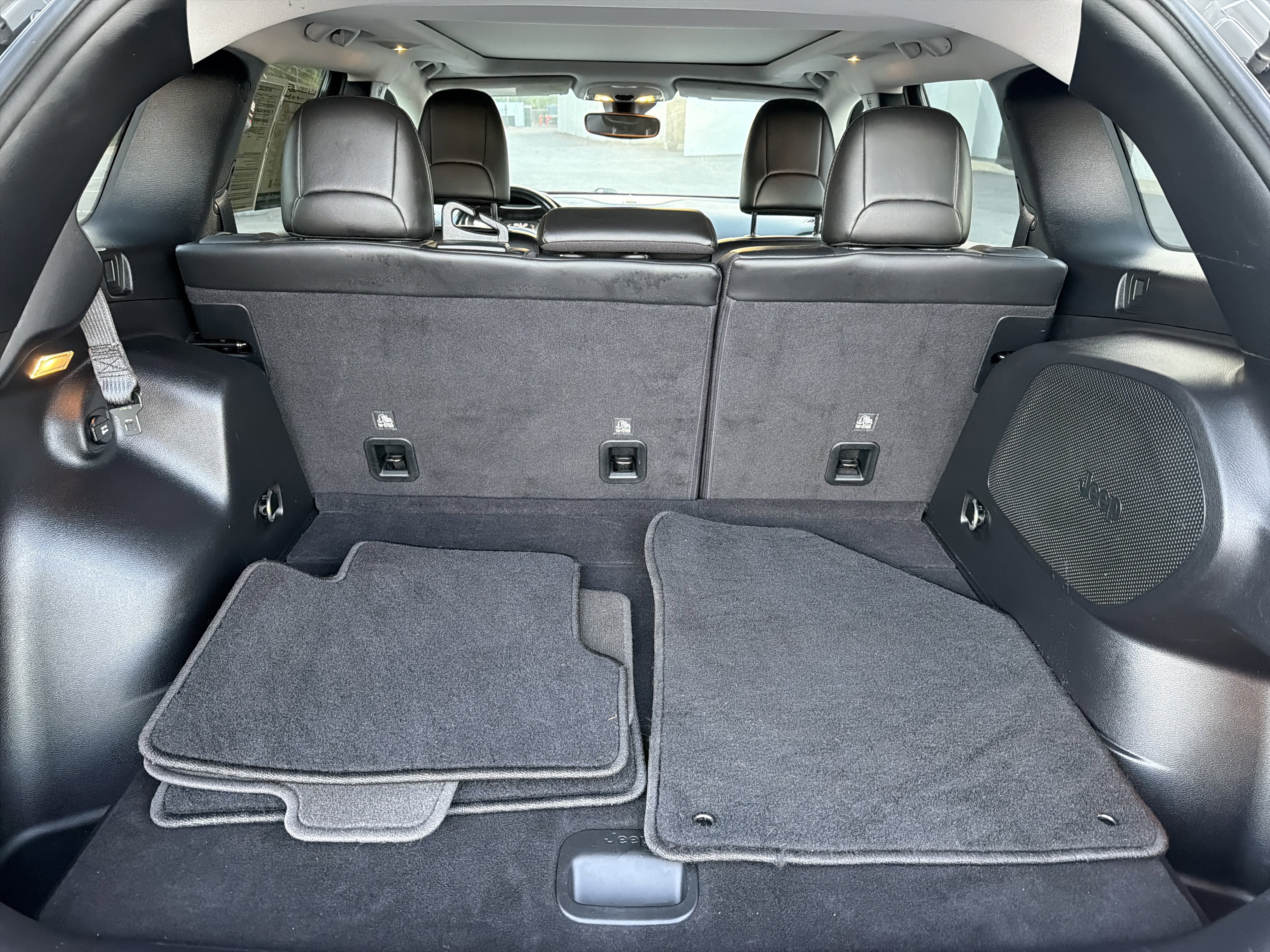 Used 2021 Jeep Cherokee Latitude Lux w/ Sun & Sound Group image 19