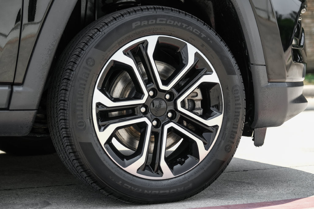 Used 2023 Jeep Compass Limited AWD/4WD image 73