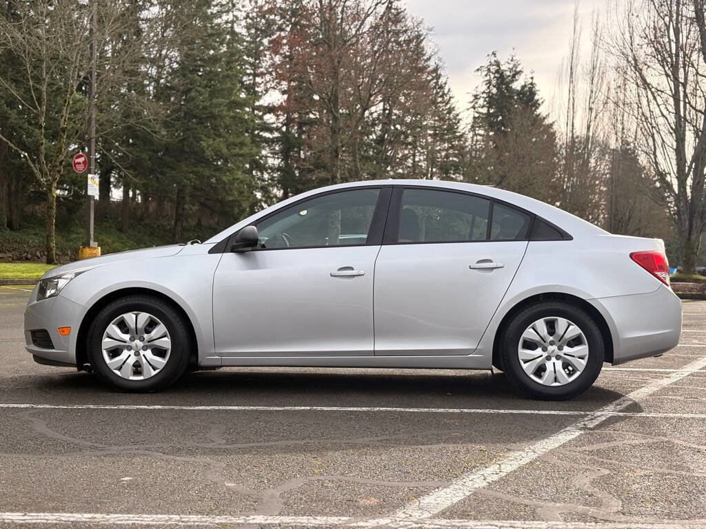 Used 2014 Chevrolet Cruze LS image 2