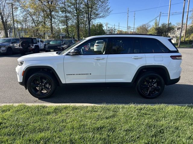 Used 2023 Jeep Grand Cherokee Altitude AWD/4WD image 5