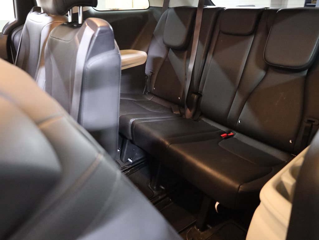 Used 2022 Kia Carnival LX FWD image 55