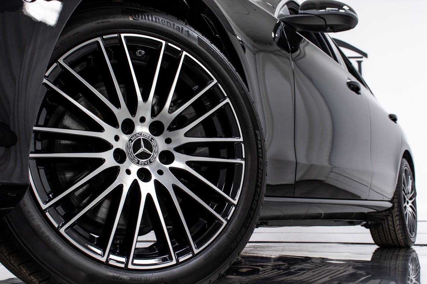 Used 2025 Mercedes-Benz C 300 4MATIC Sedan image 28