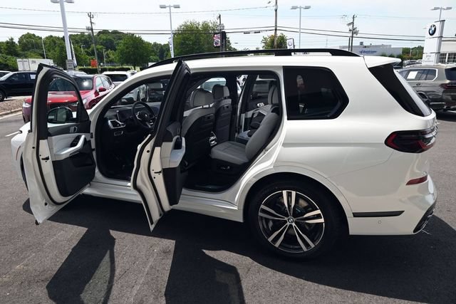New 2027 BMW X7 xDrive40i w/ M Sport Package AWD/4WD image 46
