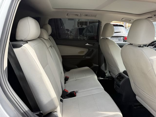 Used 2020 Volkswagen Tiguan SE w/ Panoramic Sunroof Package FWD image 30