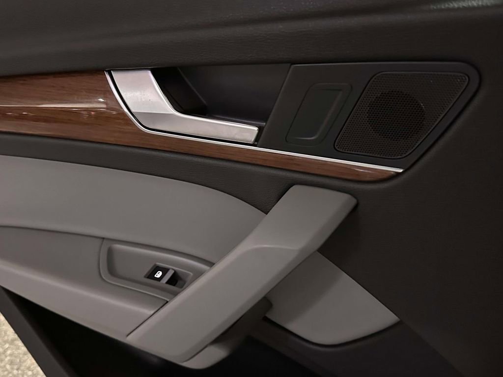 Used 2023 Audi Q5 2.0T Premium w/ Convenience Package image 23