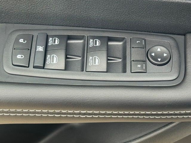 New 2027 Chrysler Pacifica Select FWD image 11
