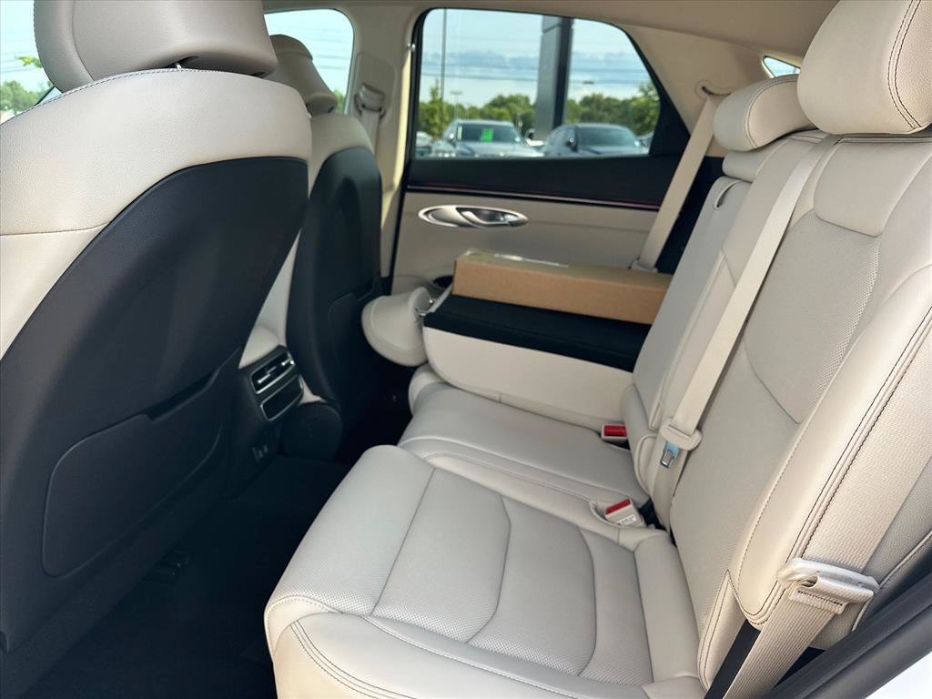 New 2027 Genesis GV70 2.5T AWD/4WD image 13