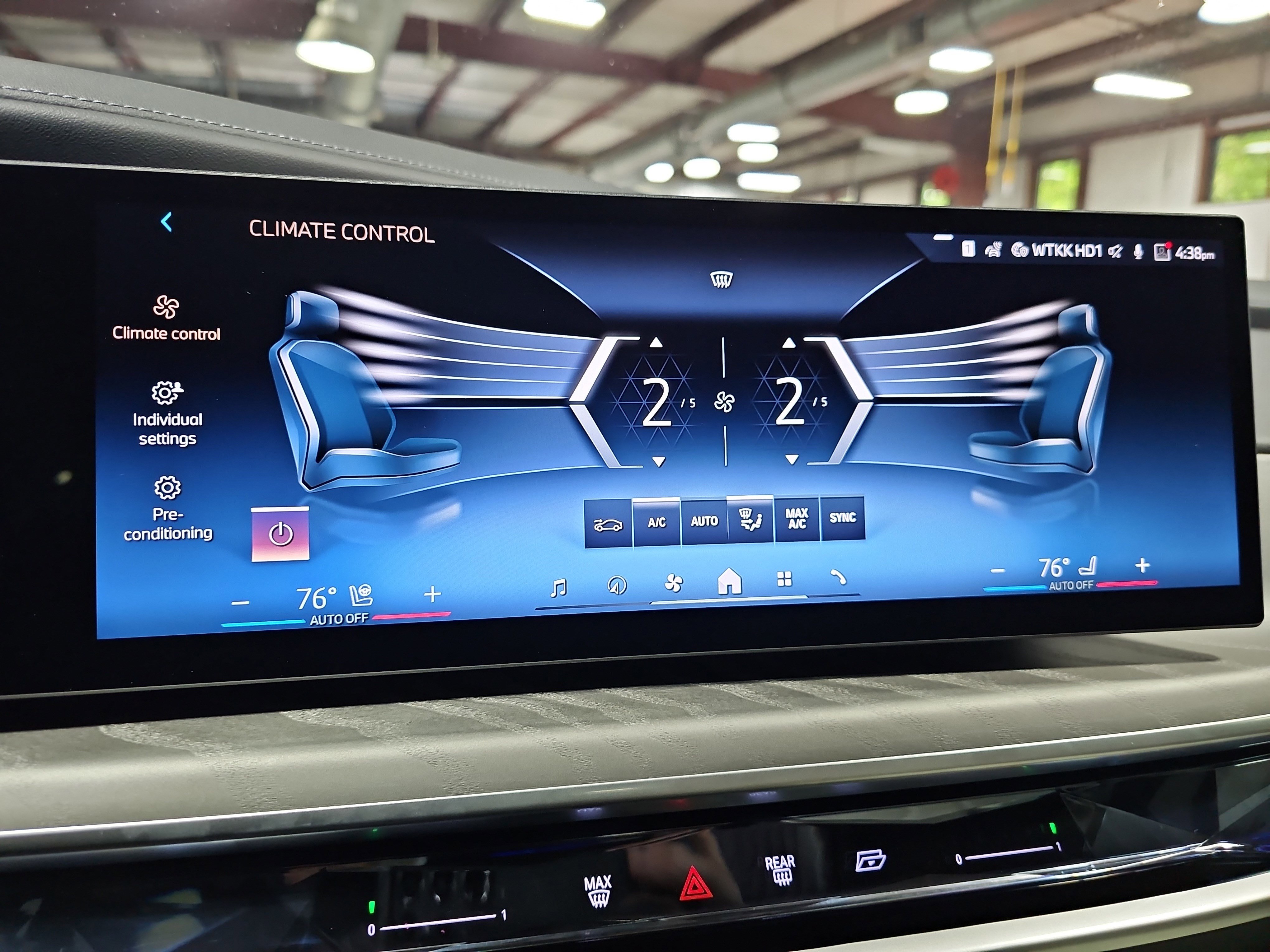 Certified 2025 BMW 760i xDrive w/ Executive Package AWD/4WD image 23