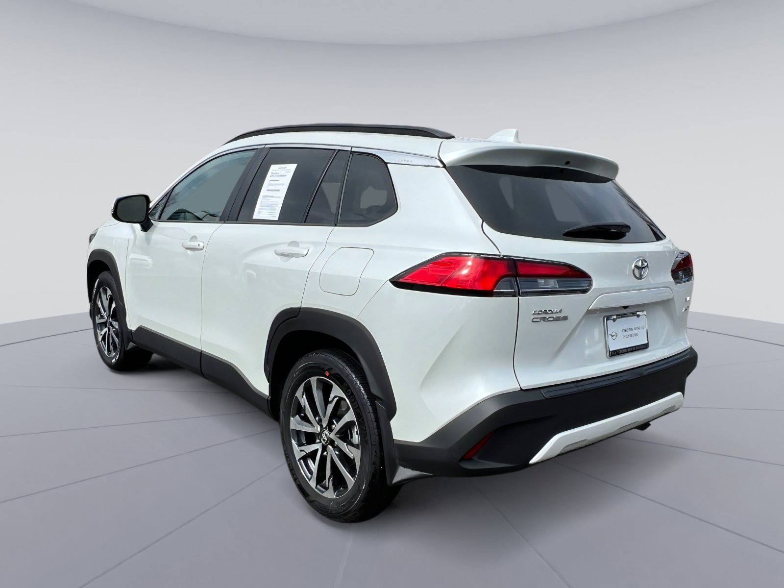 Used 2023 Toyota Corolla Cross XLE w/ Convenience Package image 3