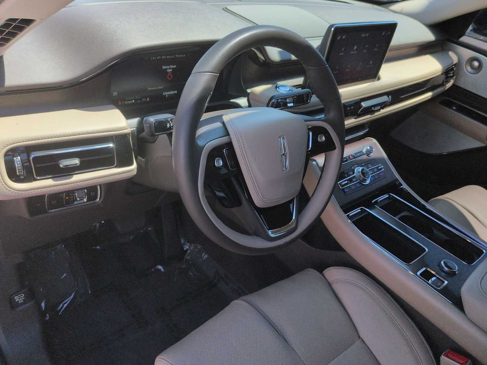 Used 2024 Lincoln Aviator Reserve w/ Equipment Group 201A AWD/4WD image 11