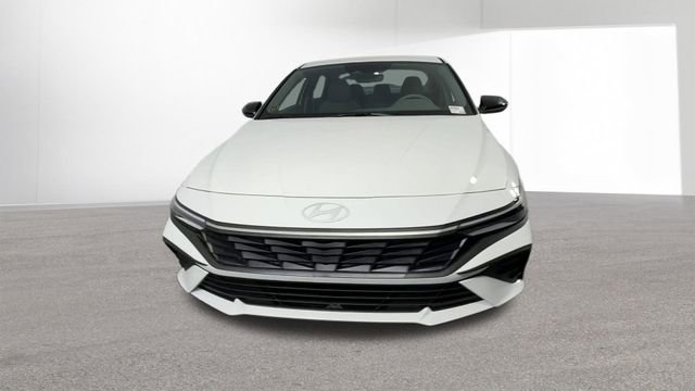 Used 2025 Hyundai Elantra Sport FWD image 3