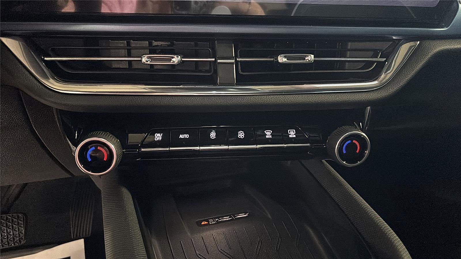 New 2026 Chevrolet Equinox EV LT image 21