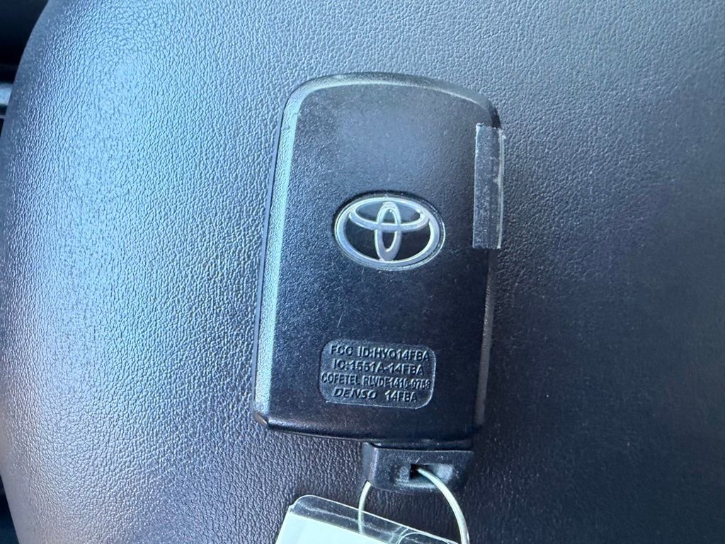 Used 2017 Toyota RAV4 Limited w/ Carpet Mat Package image 29