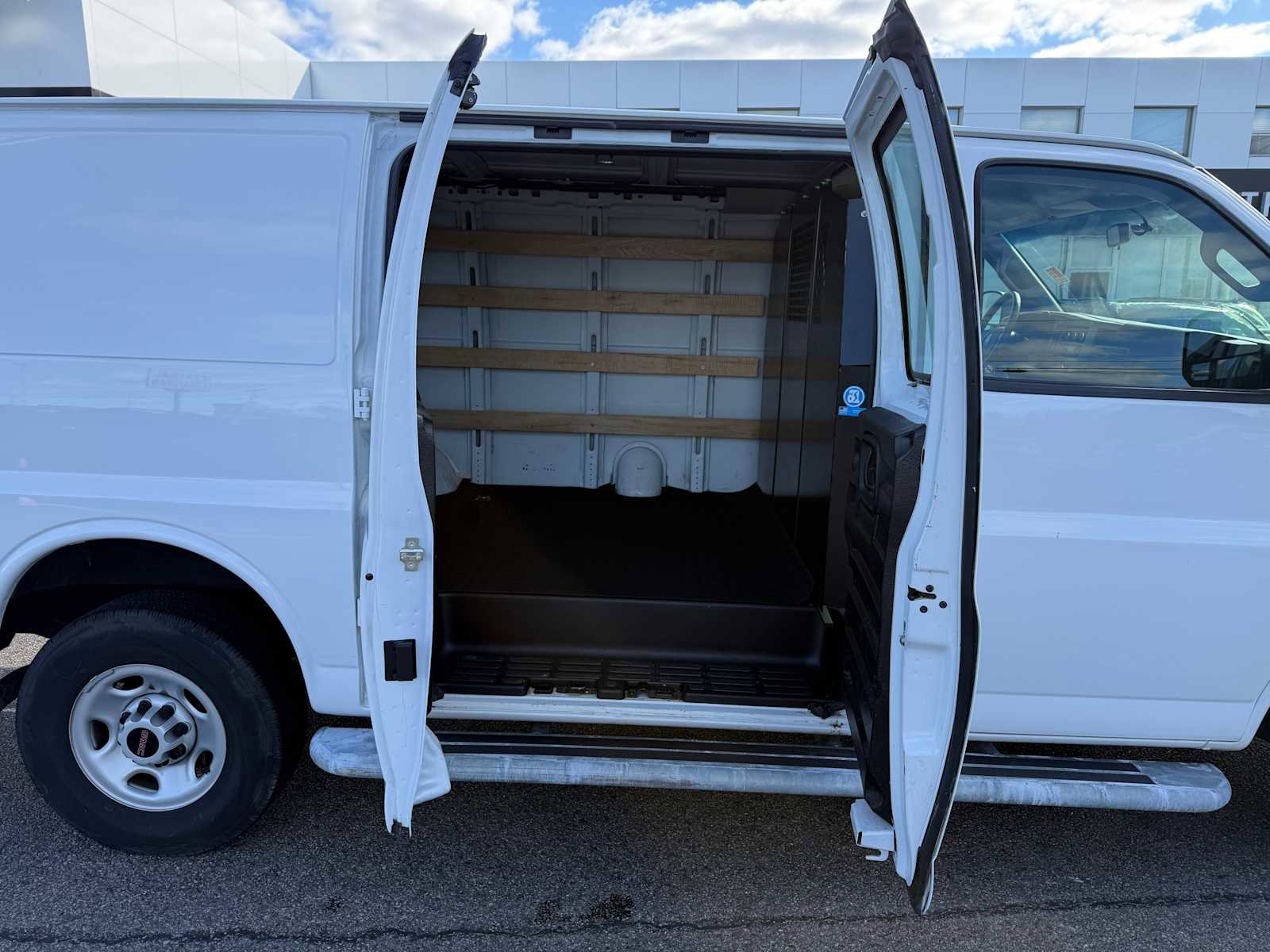 Used 2024 GMC Savana 2500 w/ Driver Convenience Package image 10