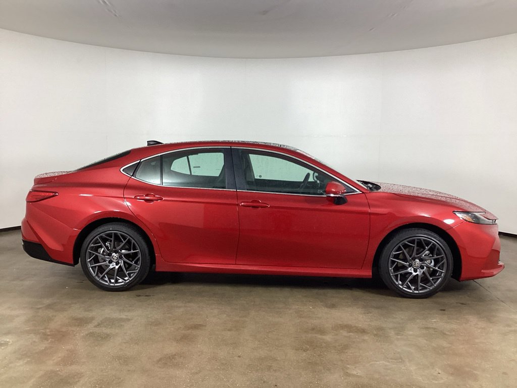 Used 2026 Toyota Camry XLE AWD/4WD image 4