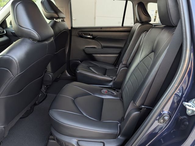Used 2023 Toyota Highlander XLE image 29