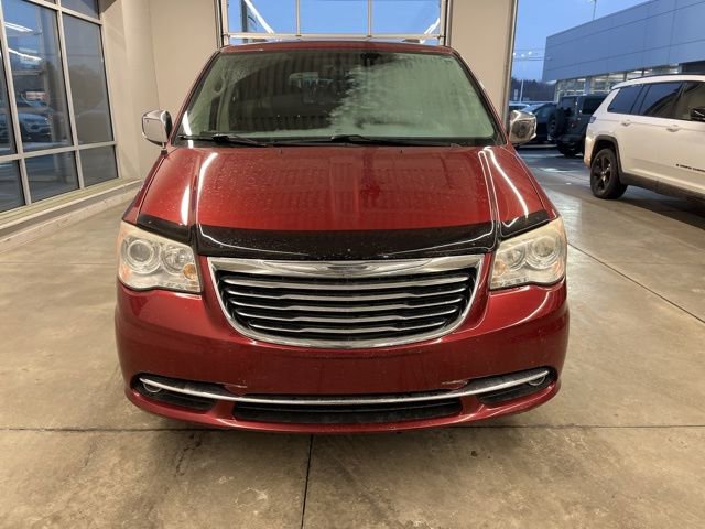 Used 2014 Chrysler Town & Country Limited w/ Luxury Group image 2