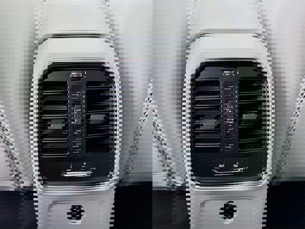 New 2026 Porsche Macan Turbo image 30