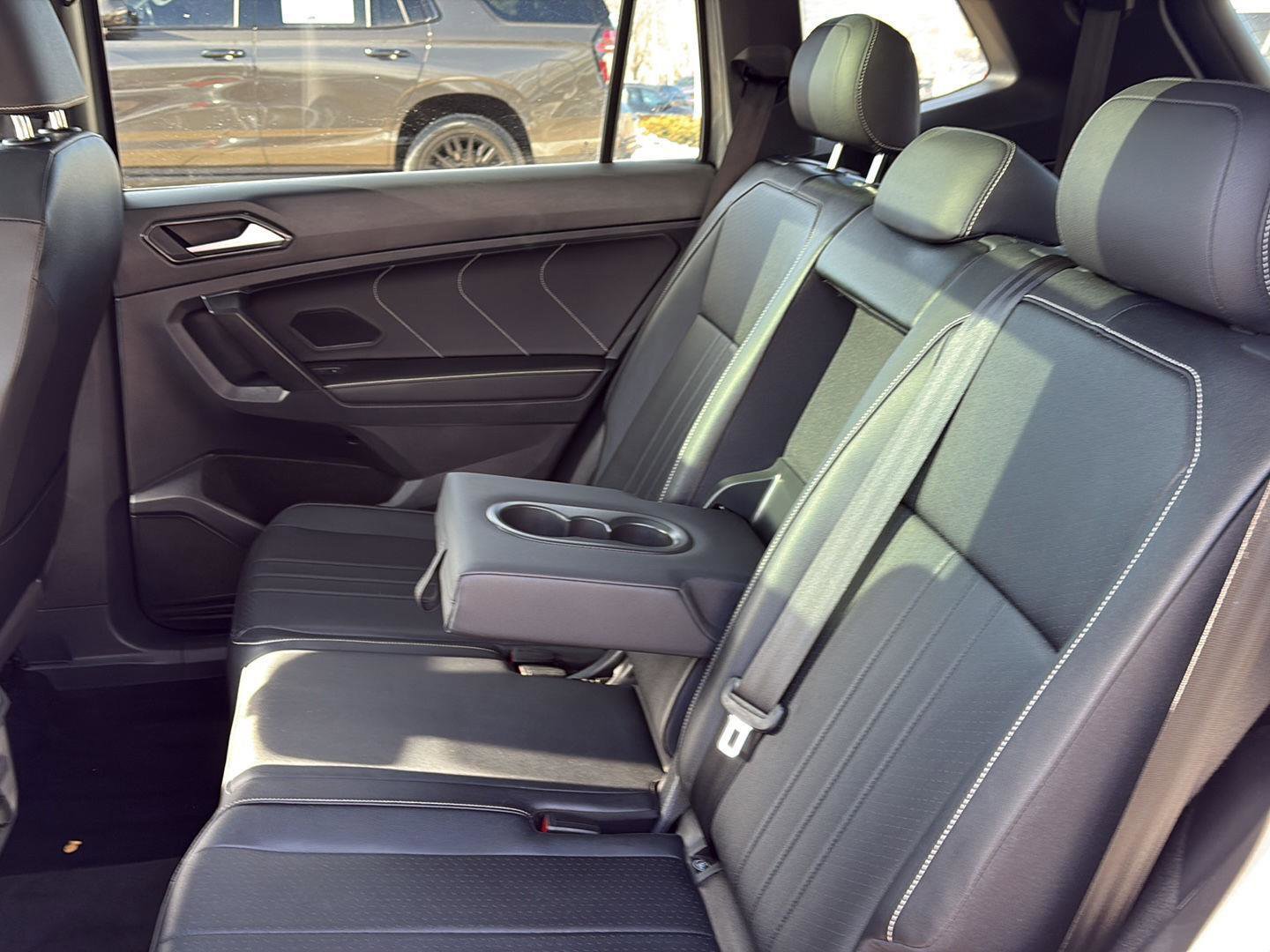 Used 2023 Volkswagen Tiguan SE R-Line image 14