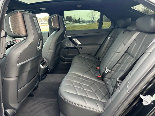 Used 2024 BMW 760i xDrive w/ Executive Package image 22