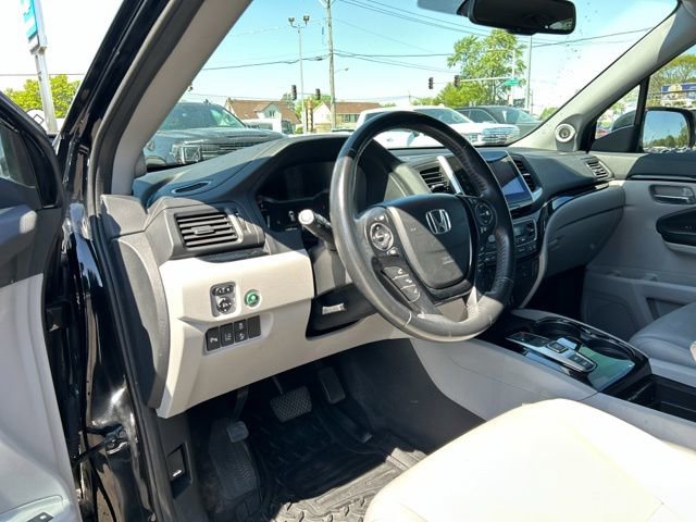 Used 2017 Honda Pilot Touring image 32