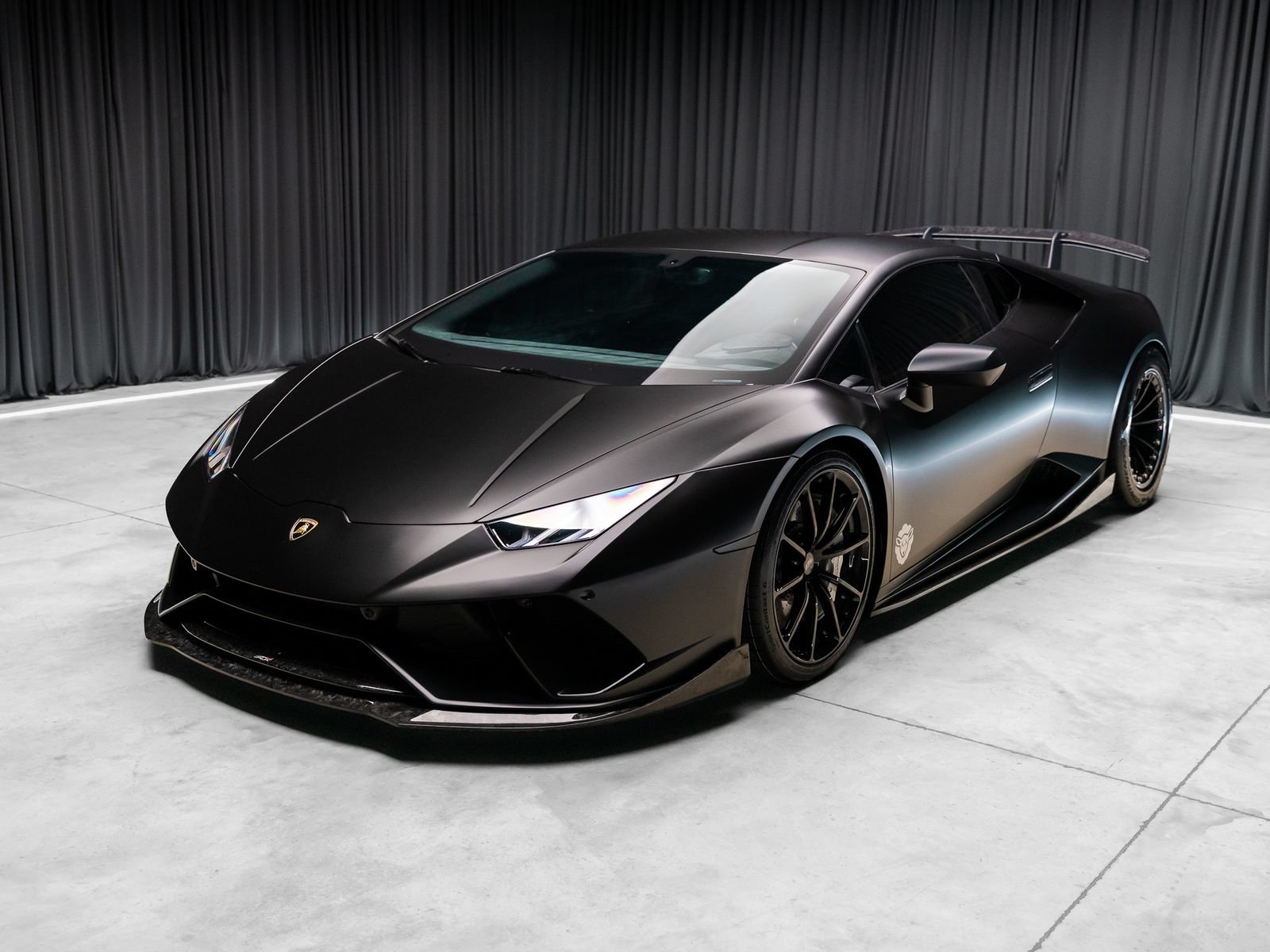 Used 2018 Lamborghini Huracan Performante AWD/4WD image 25