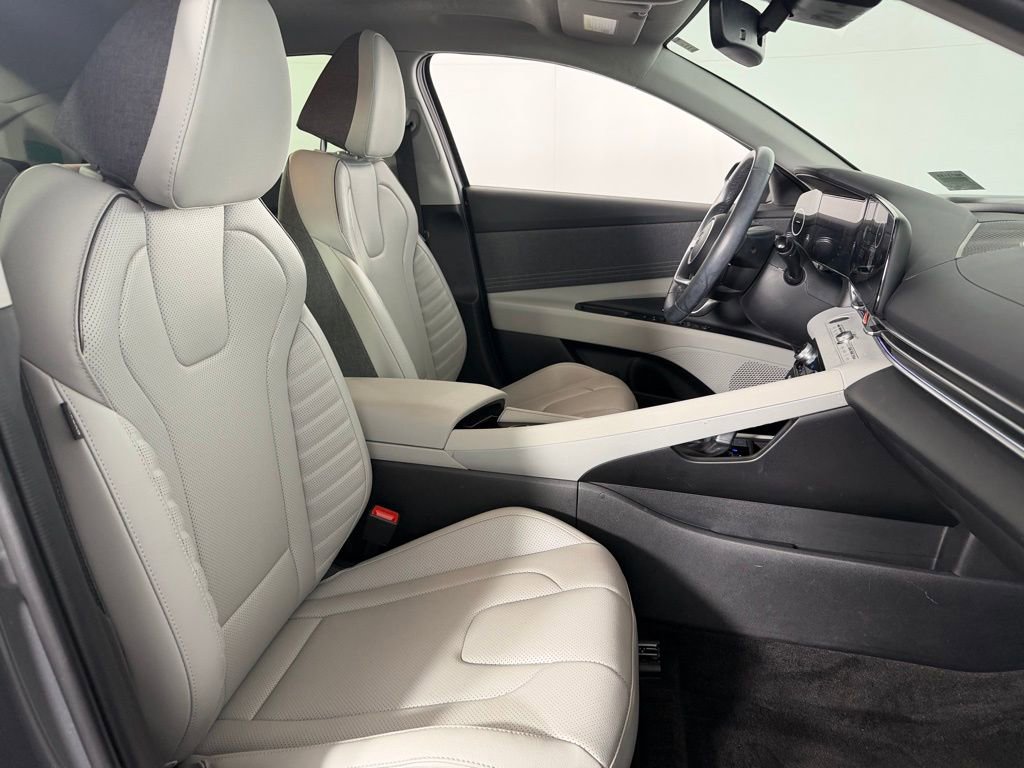 Used 2024 Hyundai Elantra Limited image 33