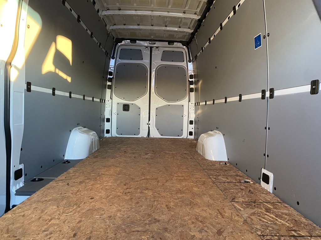 Used 2024 Mercedes-Benz Sprinter 2500 image 22