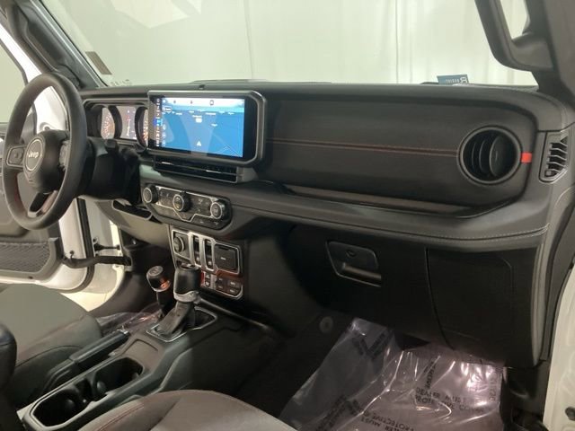 Used 2024 Jeep Wrangler Rubicon w/ Technology Group image 23