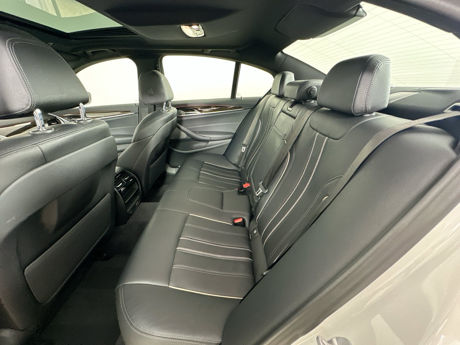 Used 2023 BMW 540i xDrive w/ Premium Package AWD/4WD image 38