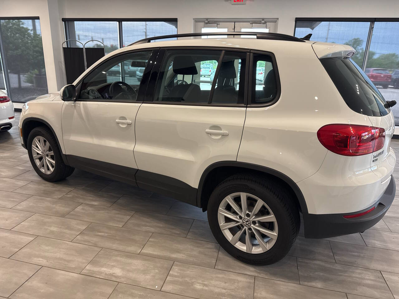 Used 2017 Volkswagen Tiguan Limited w/ Premium Package FWD image 4