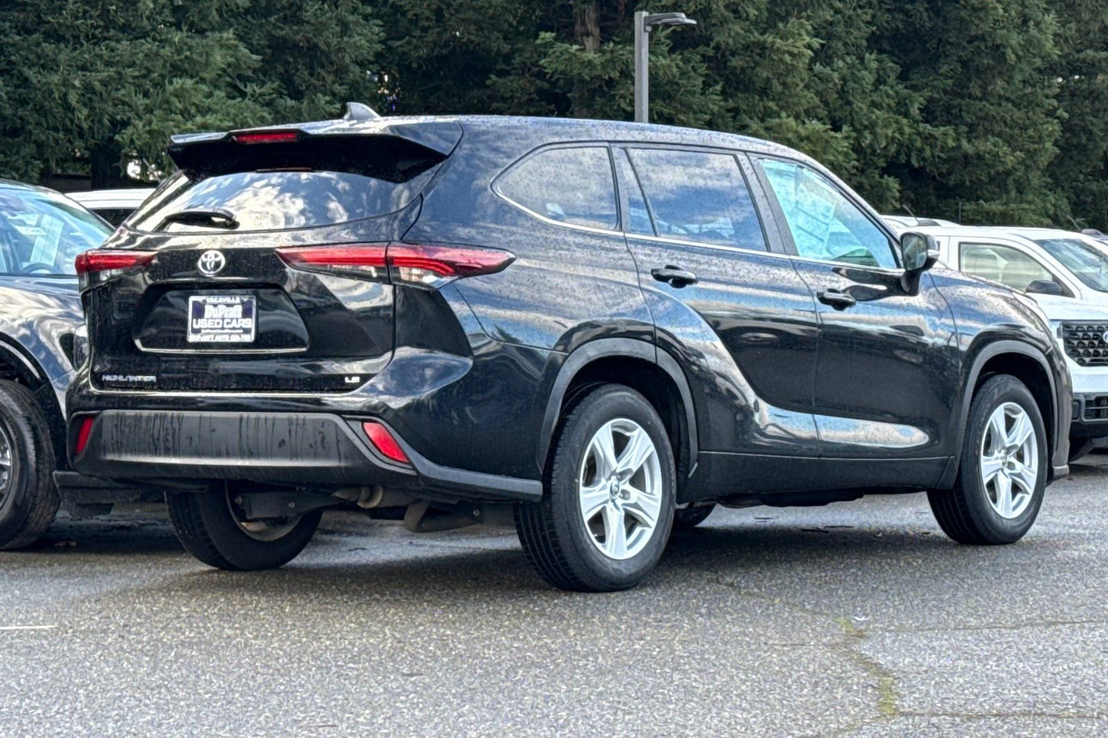 Used 2024 Toyota Highlander LE image 4
