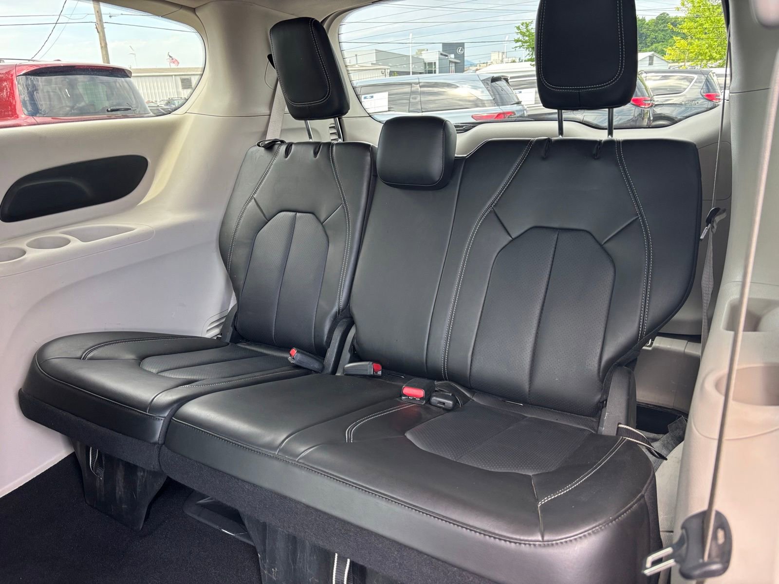 Used 2023 Chrysler Pacifica Touring-L AWD/4WD image 17