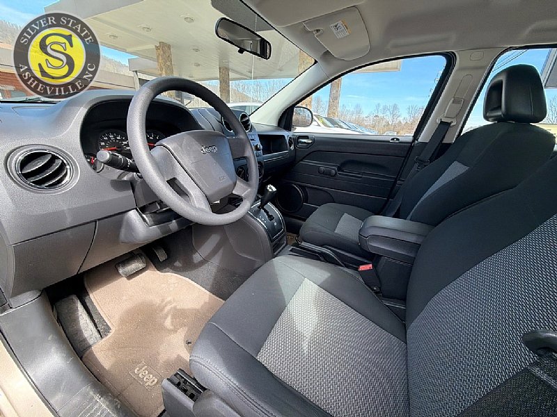 Used 2009 Jeep Compass Sport FWD image 11