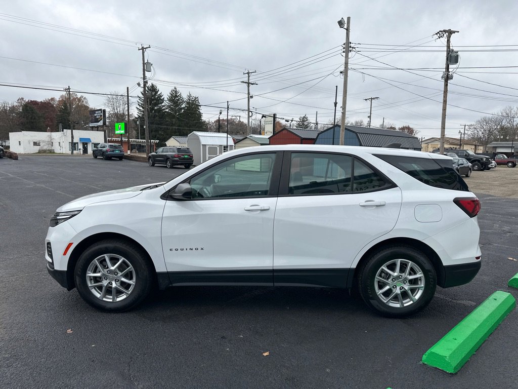 Used 2023 Chevrolet Equinox LS image 4