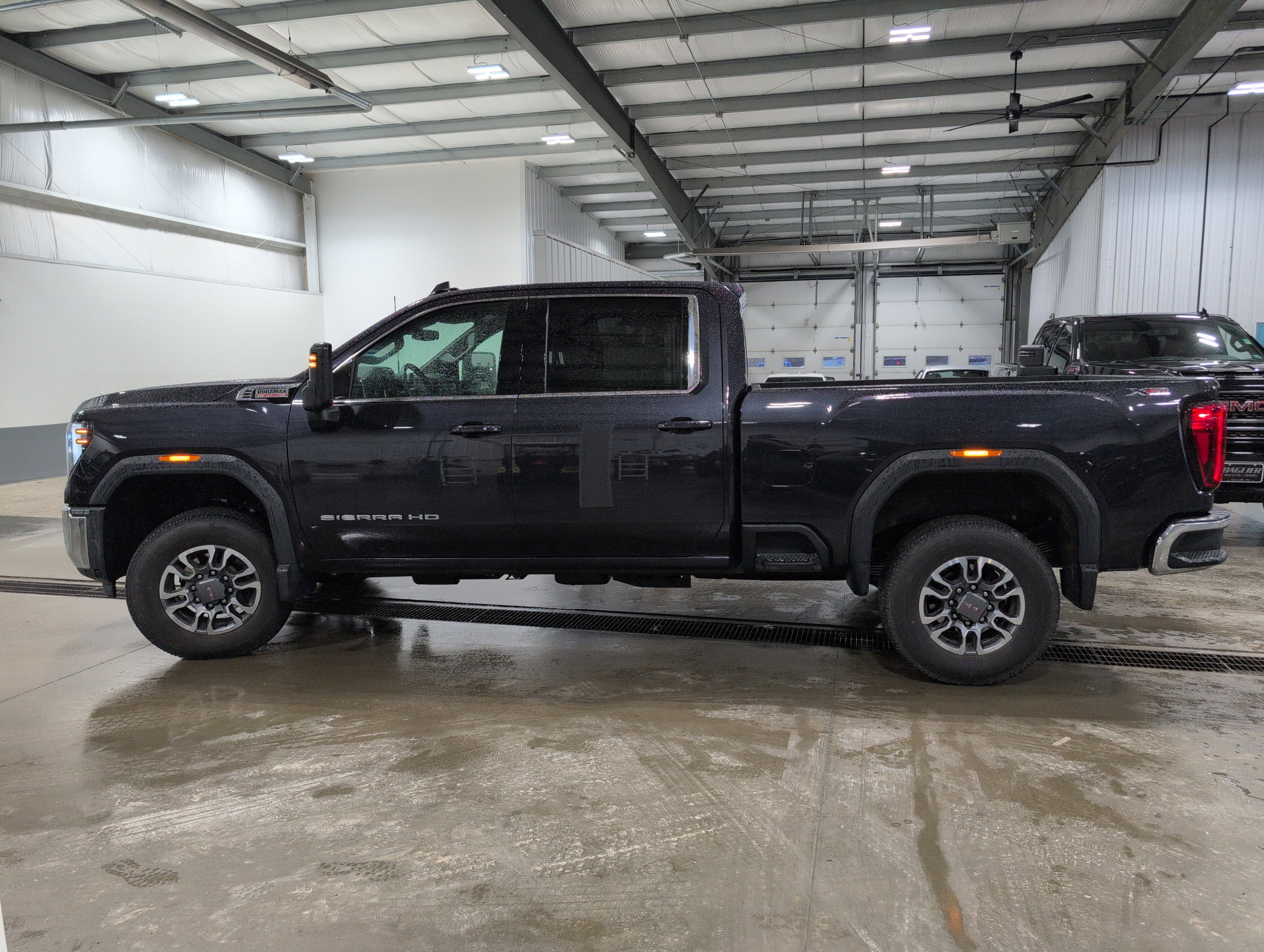 Used 2025 GMC Sierra 2500 SLE image 5